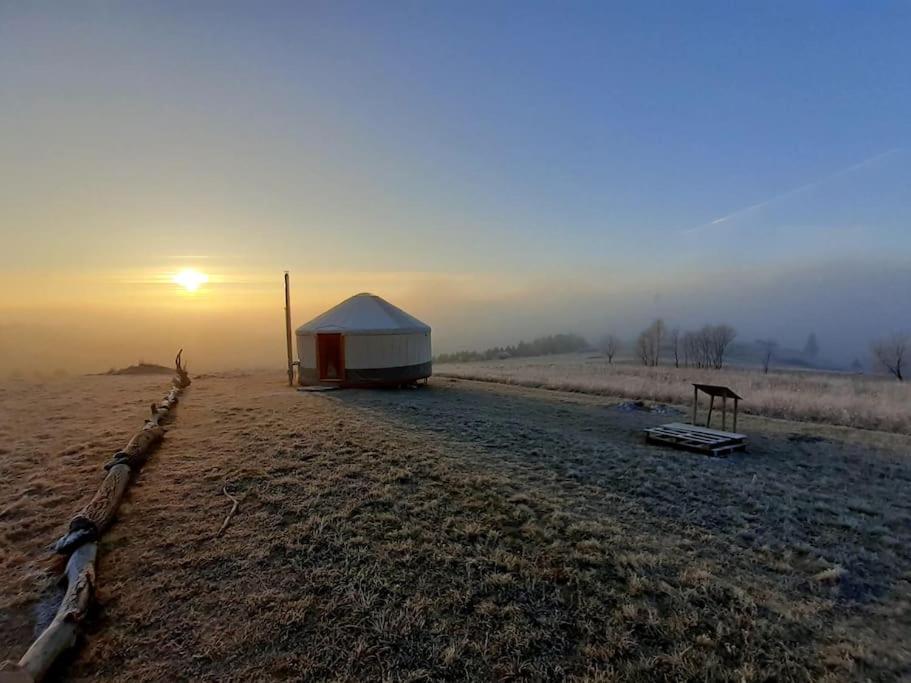 Woda Gory - Glamping Caloroczny Luxury tent Szlembark